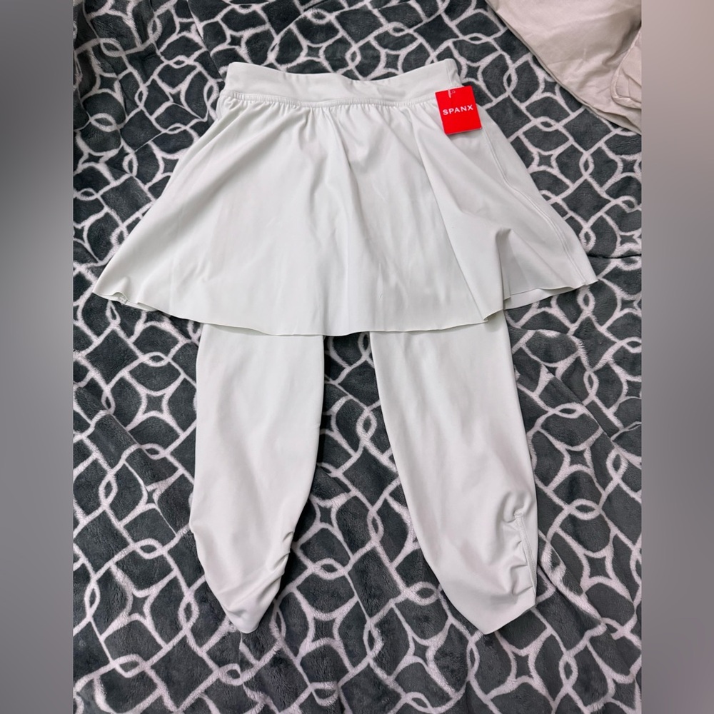 SPANX booty booster around the knee skirt/leggings combo size XS NWT!!